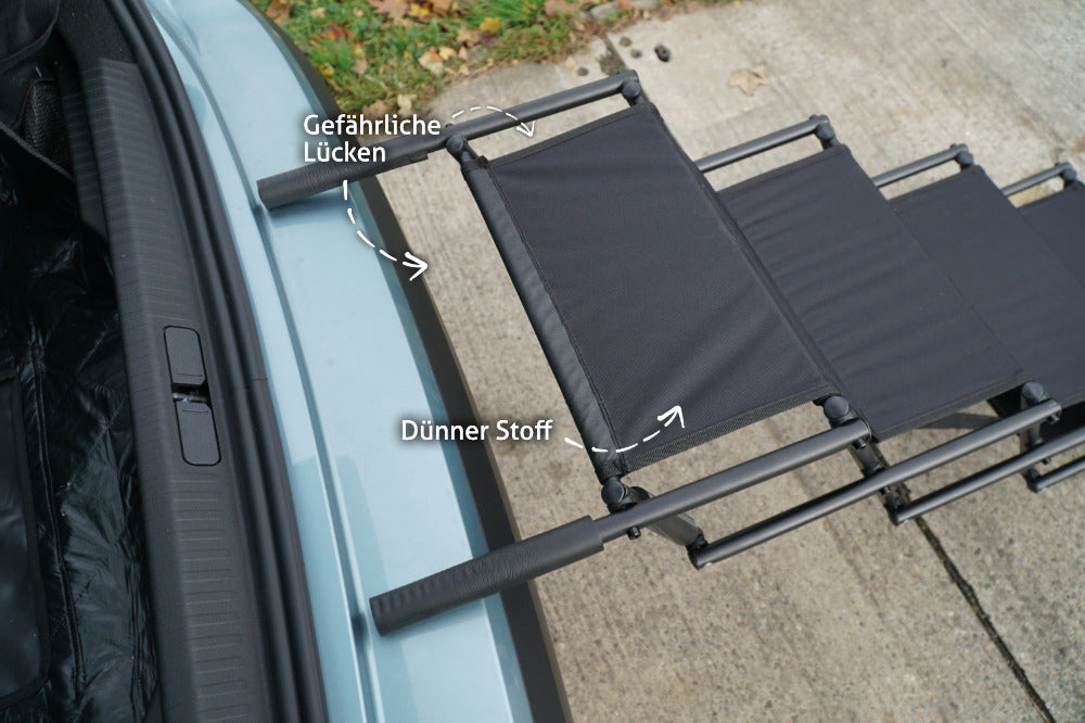 Eine billige Hundetreppe mit einer großen Lücke und dünnem Stoff